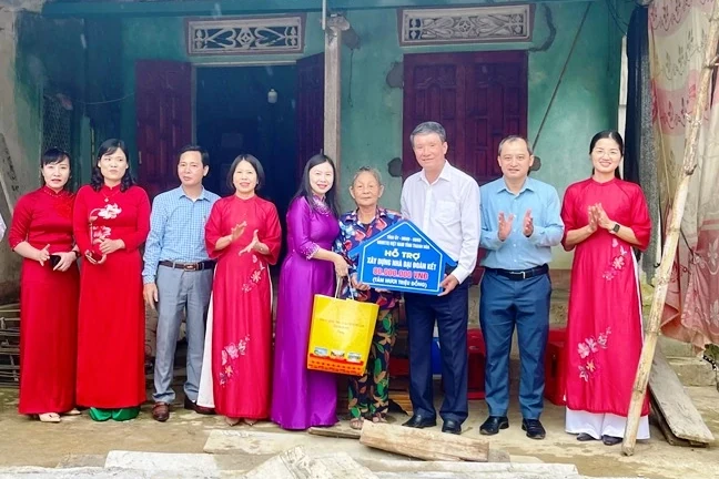 Phó Chủ tịch Ủy ban MTTQ tỉnh dự Ngày hội Đại đoàn kết toàn dân tộc tại xã Như Thanh