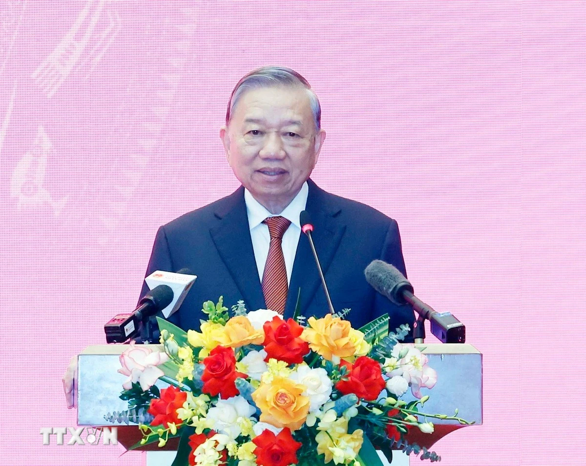 Tổng Bí thư trao quyết định chỉ định Phó Bí thư thường trực Đảng ủy Quốc hội