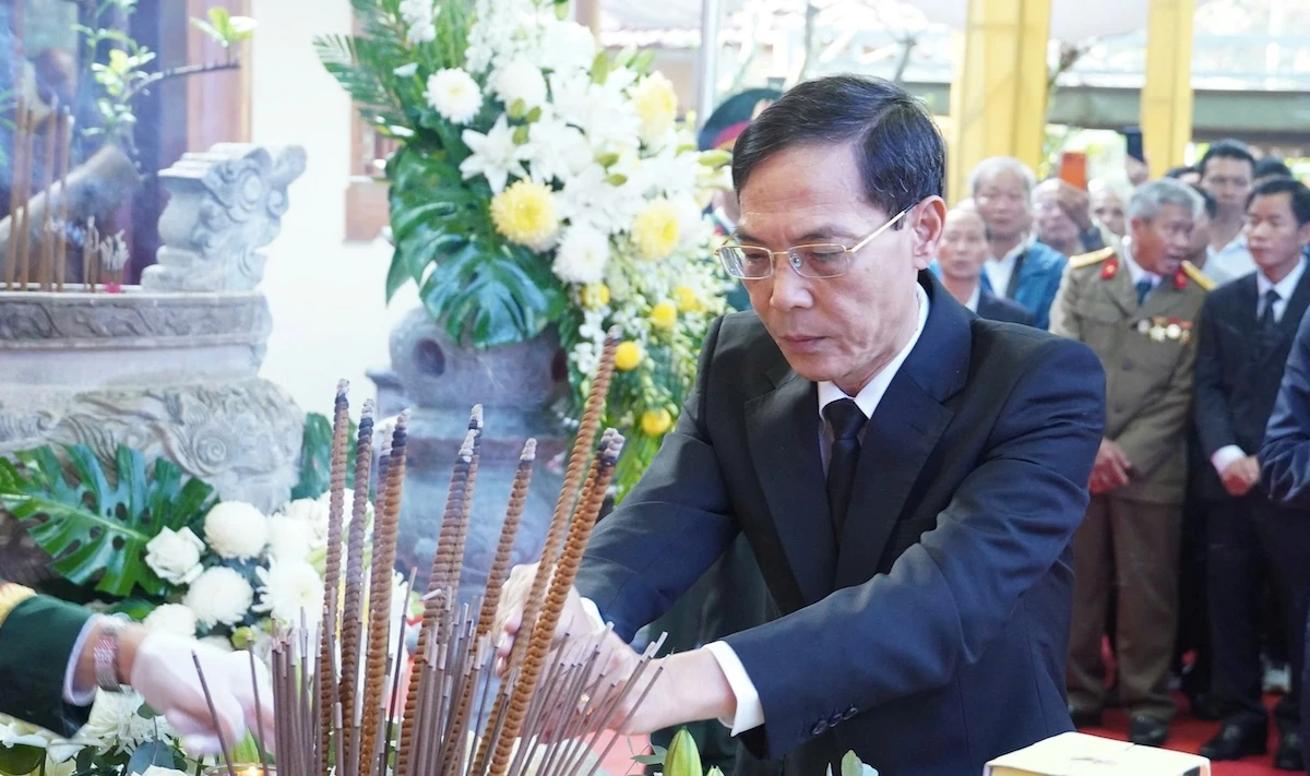 Truy điệu, an táng hài cốt các liệt sĩ hy sinh tại hang Tám Cô