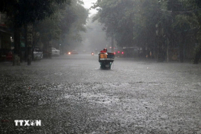 Bão Kalmaegi tăng cấp, hướng về khu vực giữa Biển Đông