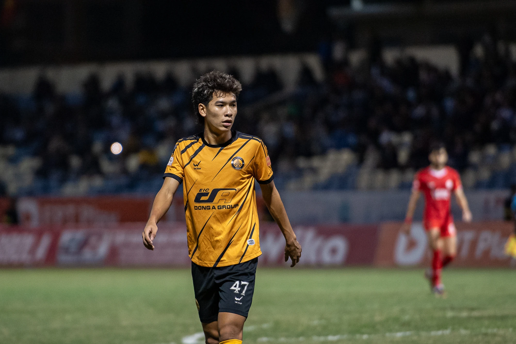 “Người cũ” liên tục nói “yêu Thanh Hóa”, HLV Choi nhận xét bất ngờ về Văn Thuận