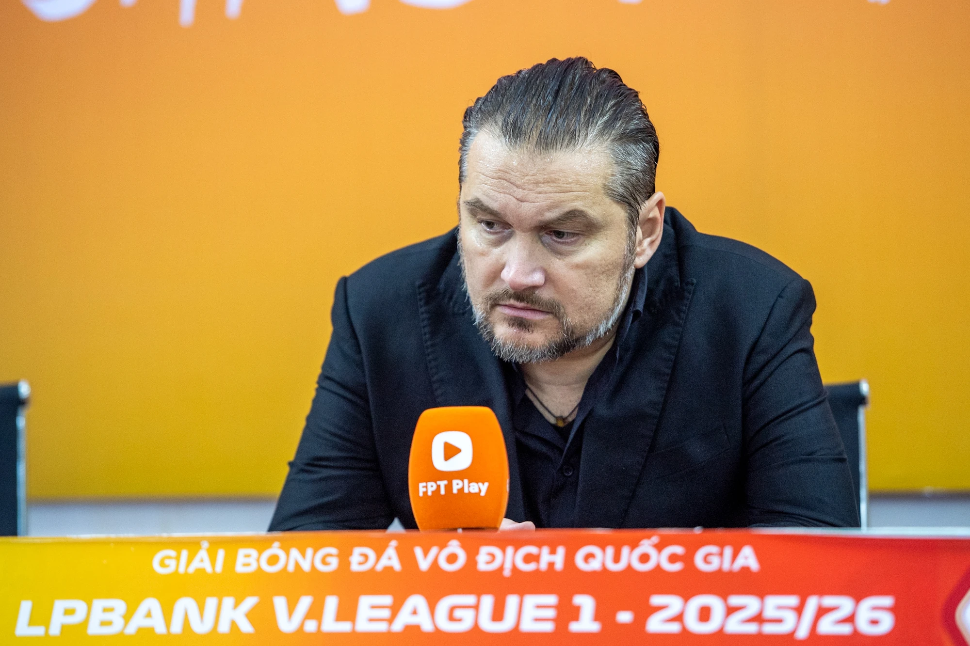 “Người cũ” liên tục nói “yêu Thanh Hóa”, HLV Choi nhận xét bất ngờ về Văn Thuận