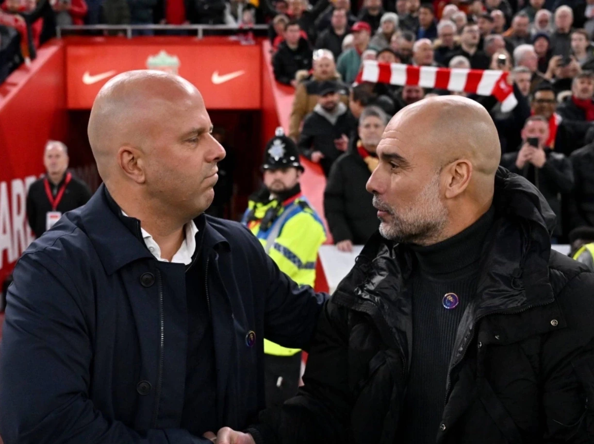 Thủ môn Bùi Tiến Dũng phẫu thuật thành công; MU nhận tin dữ về Mainoo