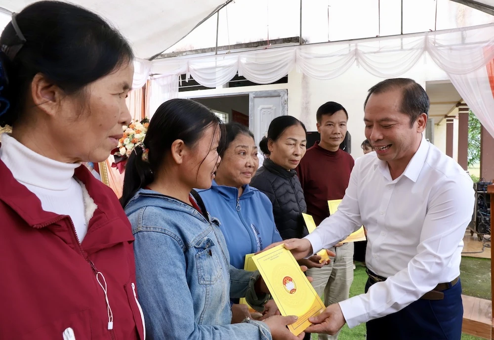 Chủ tịch Liên đoàn Lao động tỉnh dự Ngày hội Đại đoàn kết toàn dân tộc tại xã Kim Tân