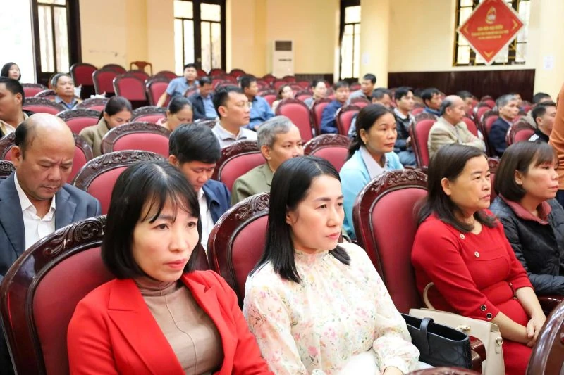 Cử tri các xã khu vực huyện Bá Thước cũ kiến nghị bổ sung công chức chuyên môn, đáp ứng yêu cầu công việc trong tình hình mới