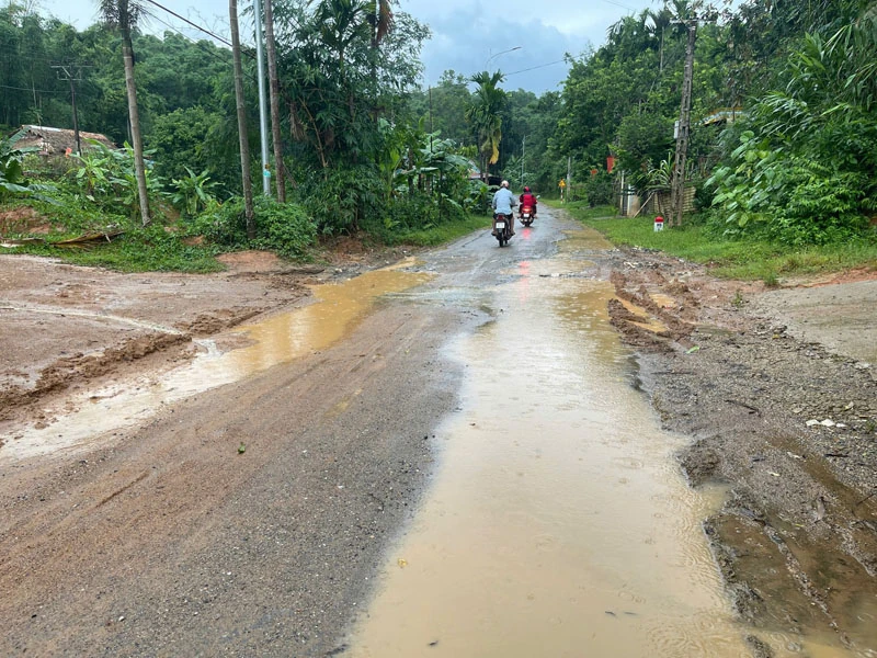 Nhiều tuyến tỉnh lộ trên địa bàn miền núi xuống cấp nghiêm trọng