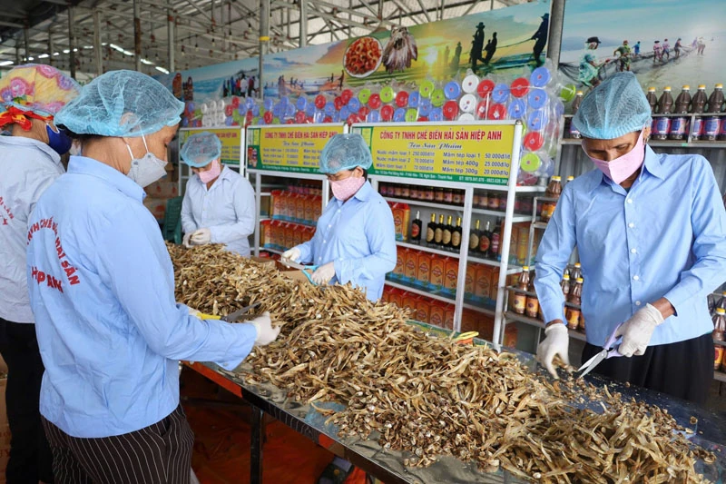 Nông dân vượt khó thi đua làm giàu