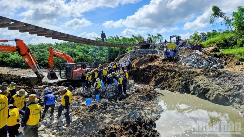 Thông tuyến đường sắt bắc-nam