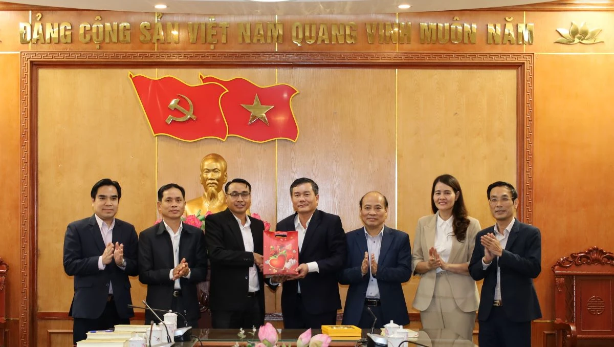 Ban Tuyên giáo và Dân vận Tỉnh ủy làm việc, chia sẻ kinh nghiệm với Đoàn cán bộ lãnh đạo quản lý Báo chí và Truyền thông Lào