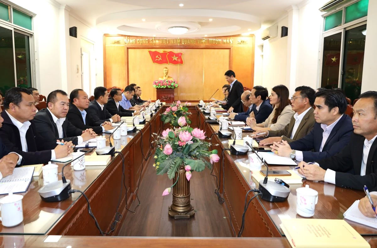 Ban Tuyên giáo và Dân vận Tỉnh ủy làm việc, chia sẻ kinh nghiệm với Đoàn cán bộ lãnh đạo quản lý Báo chí và Truyền thông Lào