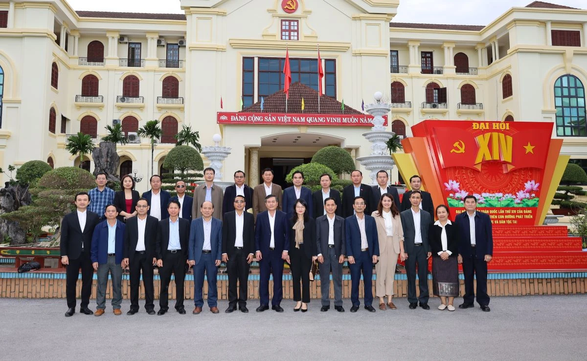 Ban Tuyên giáo và Dân vận Tỉnh ủy làm việc, chia sẻ kinh nghiệm với Đoàn cán bộ lãnh đạo quản lý Báo chí và Truyền thông Lào