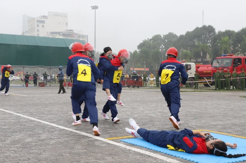 Hơn 200 thành viên Tổ liên gia an toàn PCCC tham gia hội thi nghiệp vụ