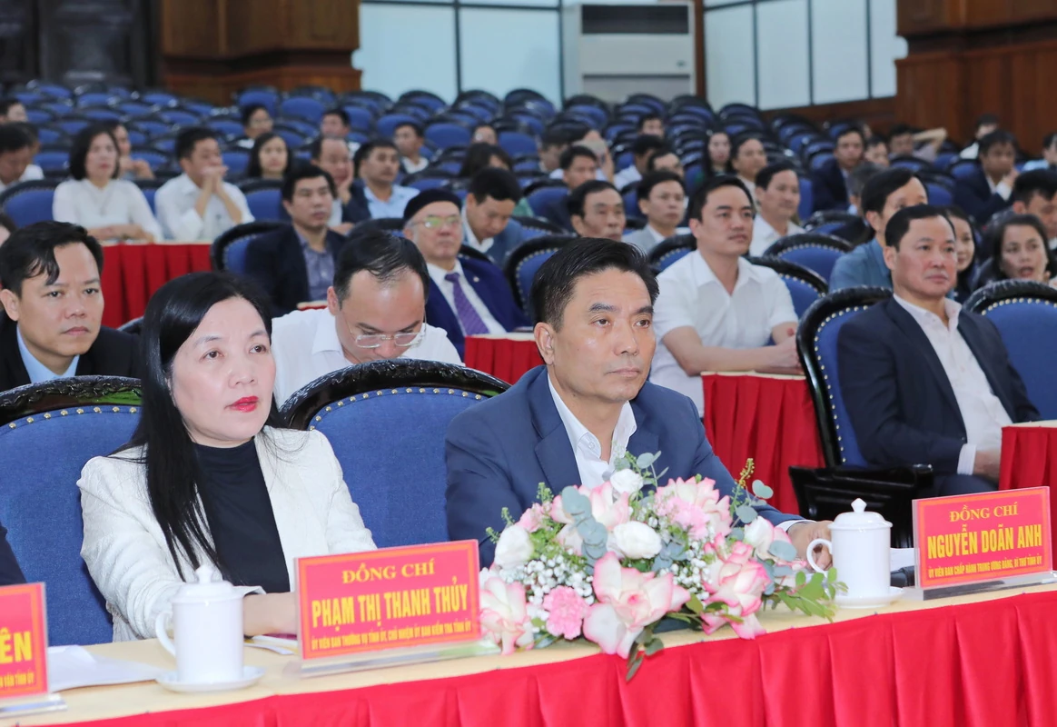 Lãnh đạo tỉnh gặp mặt nhà giáo, học sinh, sinh viên tiêu biểu nhân Ngày Nhà giáo Việt Nam 20/11