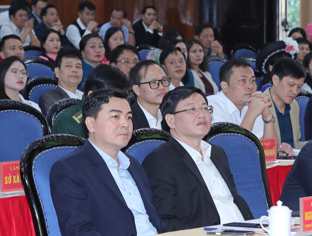 Lãnh đạo tỉnh gặp mặt nhà giáo, học sinh, sinh viên tiêu biểu nhân Ngày Nhà giáo Việt Nam 20/11