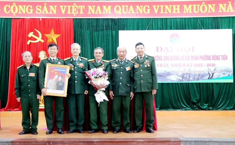 Đại hội điểm Hội Truyền thống Trường Sơn - đường Hồ Chí Minh phường Đông Tiến