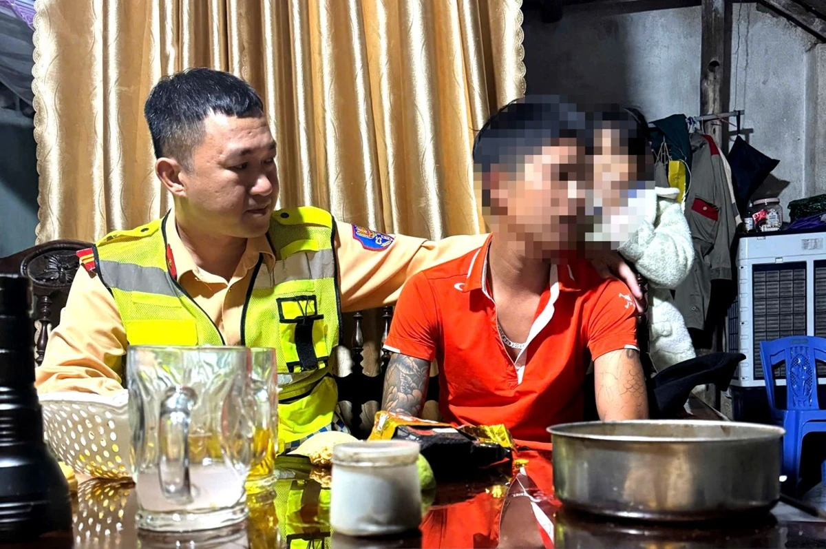 Kịp thời ngăn chặn một người đàn ông có ý định nhảy cầu tự tử