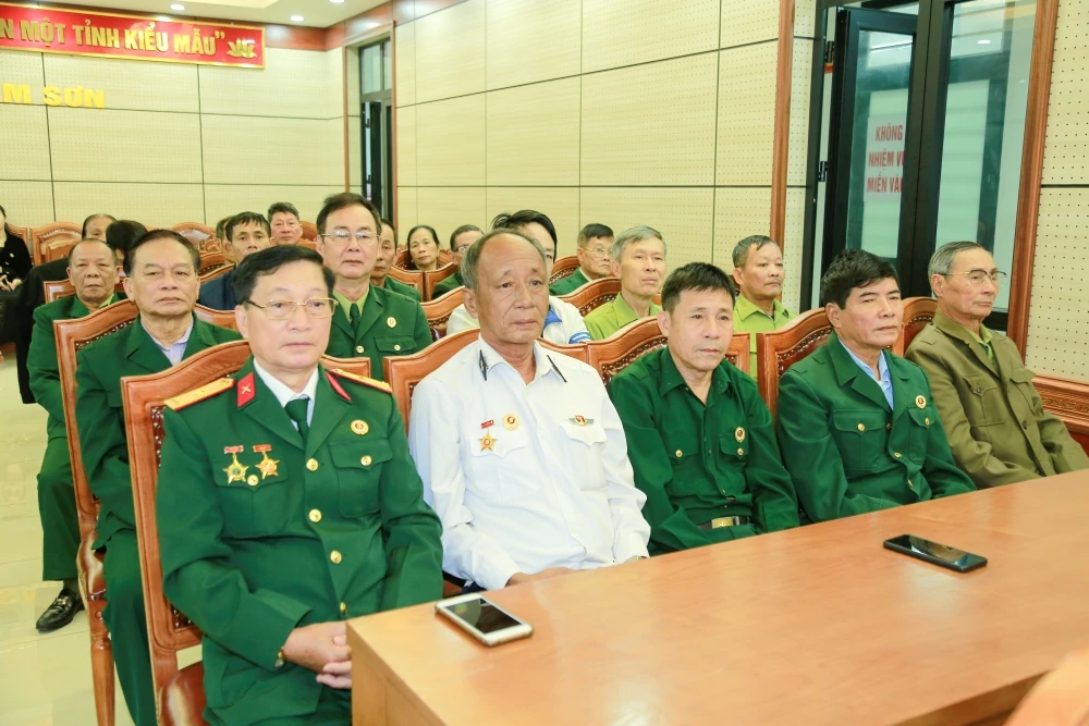 Tuyên truyền, giáo dục pháp luật về giữ gìn trật tự an toàn giao thông và phòng, chống tệ nạn xã hội