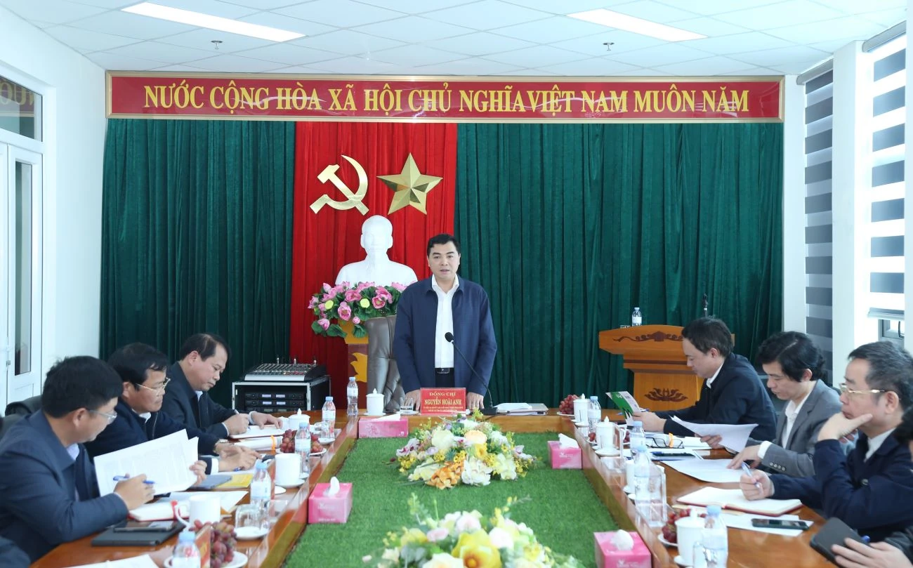 Chủ tịch UBND tỉnh Nguyễn Hoài Anh làm việc với Sở Nội vụ về công tác chuẩn bị bầu cử ĐBQH và đại biểu HĐND các cấp