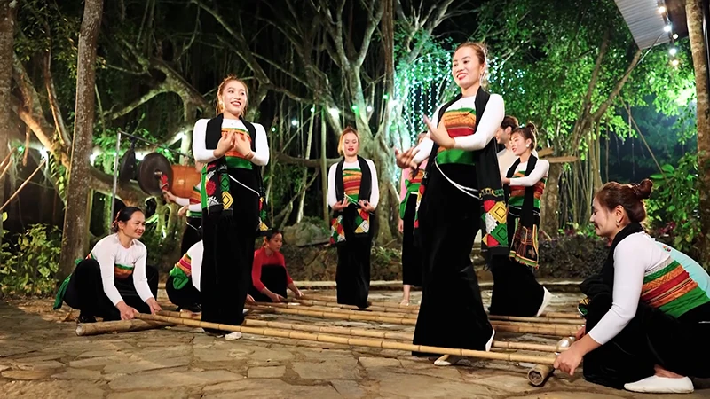 Đại đoàn kết toàn dân tộc - Gốc vững, cây bền