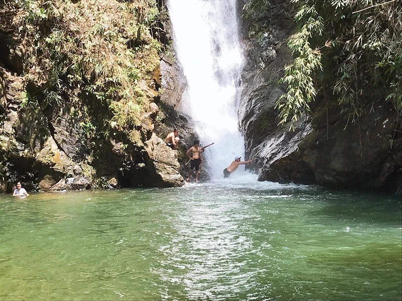 Khám phá thác Canh Mằng