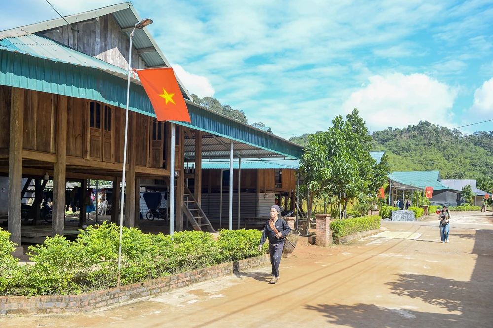 Trên khu tái định cư Co Hương