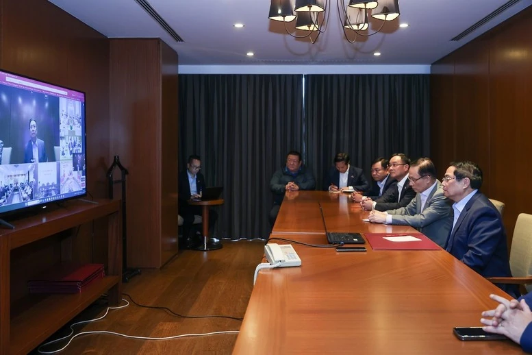 Thủ tướng chủ trì cuộc họp khẩn trực tuyến từ Algeria về ứng phó mưa lũ, thiên tai, cứu hộ, cứu nạn