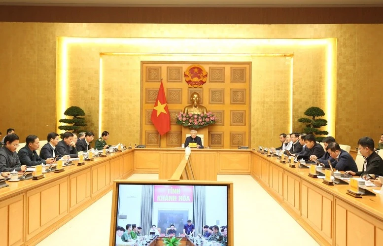 Thủ tướng chủ trì cuộc họp khẩn trực tuyến từ Algeria về ứng phó mưa lũ, thiên tai, cứu hộ, cứu nạn