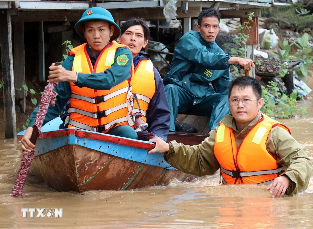Thông báo Kết luận của Bộ Chính trị về khắc phục mưa, lũ đặc biệt lớn ở Trung Bộ