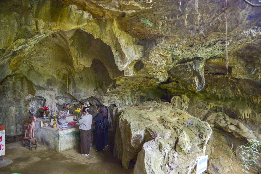 Bí ẩn hang cá thần giữa đại ngàn xứ Thanh