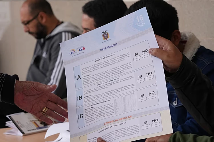 Cử tri Ecuador bác đề xuất cho phép quân đội Mỹ đặt căn cứ quân sự