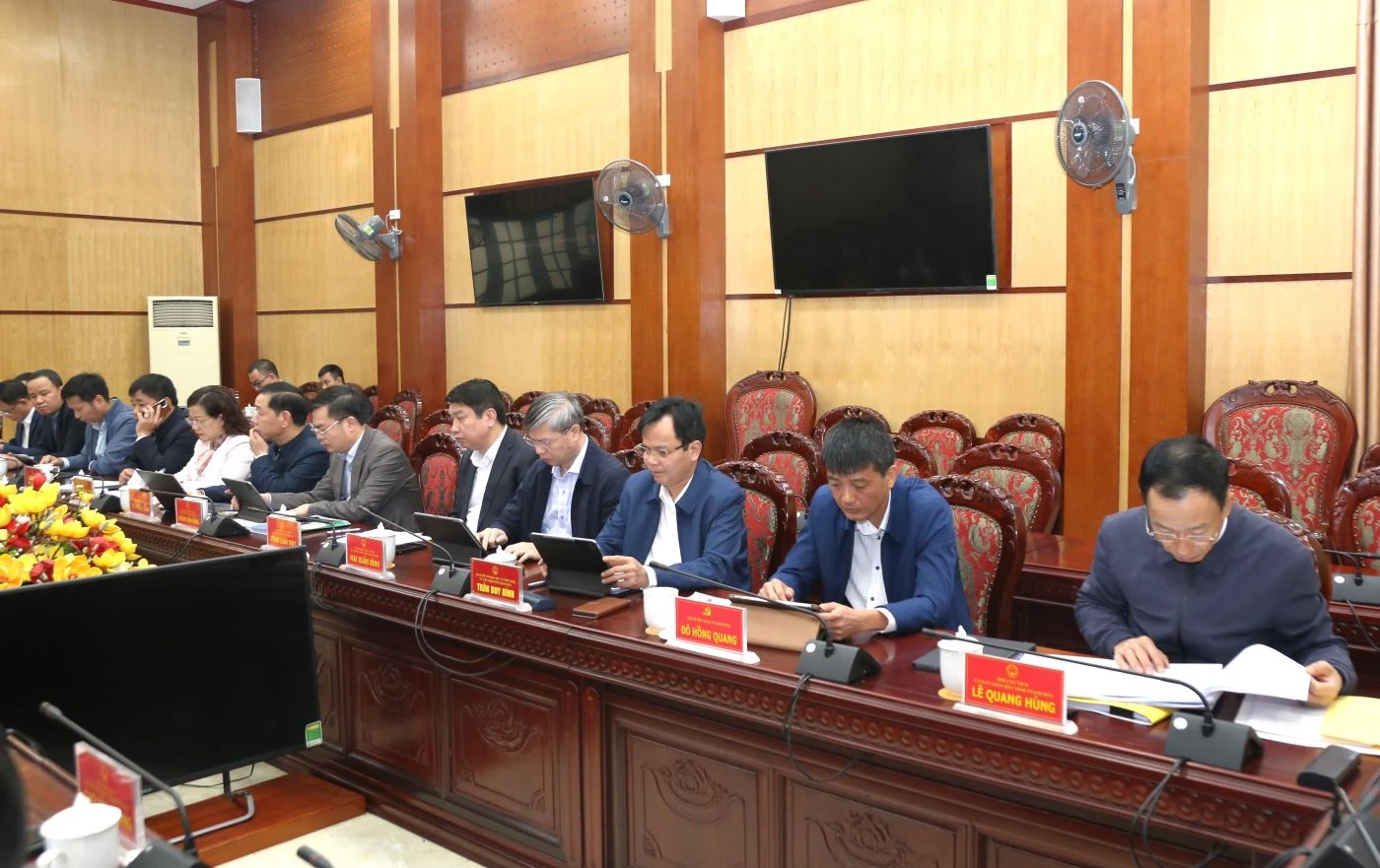 Phiên họp chuyên đề UBND tỉnh: Thảo luận, cho ý kiến vào một số tờ trình, kế hoạch quan trọng