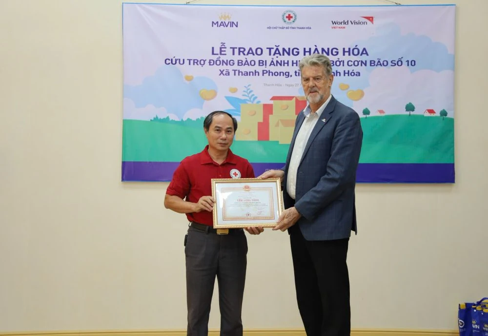 Hỗ trợ người dân xã Thanh Phong bị ảnh hưởng bởi bão số 10