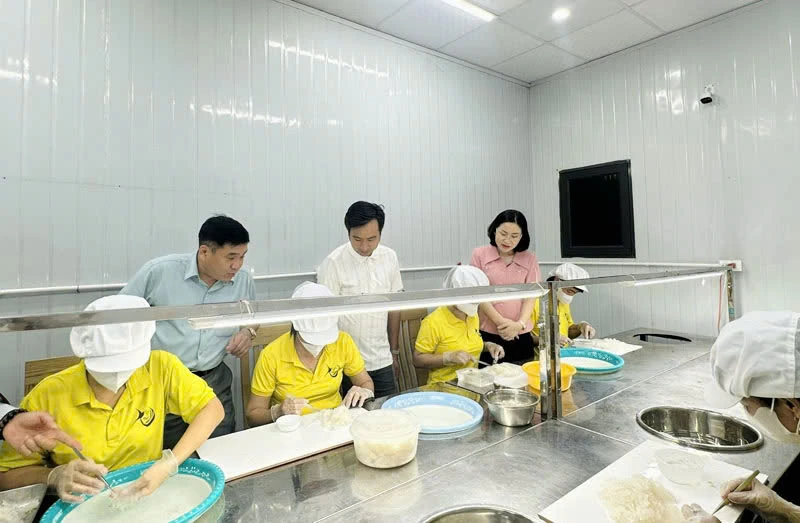 Nông dân thi đua sản xuất, kinh doanh giỏi