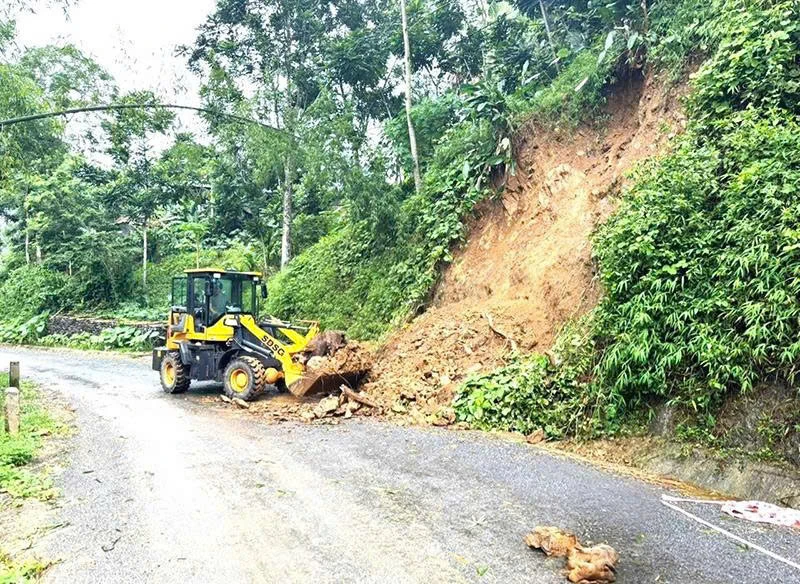 Pù Luông khắc phục đường hư hỏng phục vụ du lịch
