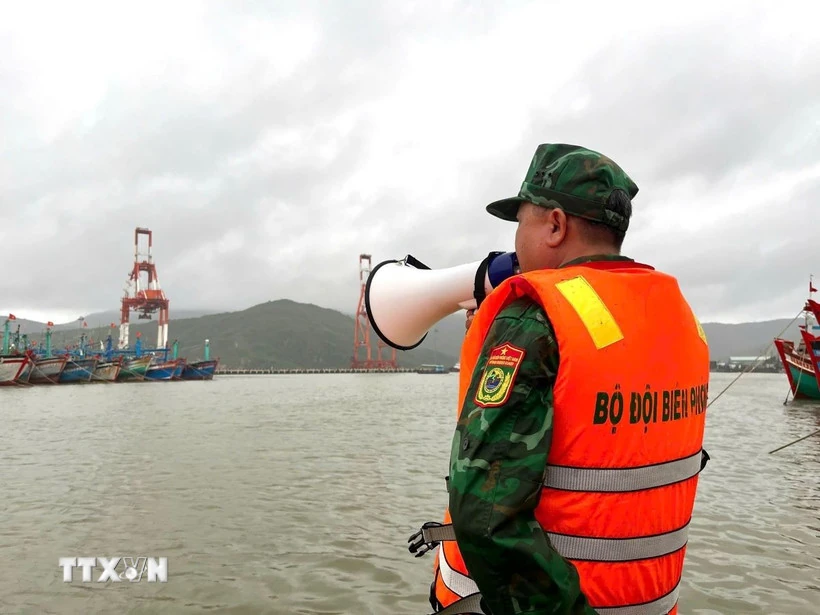 Bộ Quốc phòng ra công điện hỏa tốc yêu cầu toàn quân chủ động ứng phó bão số 15