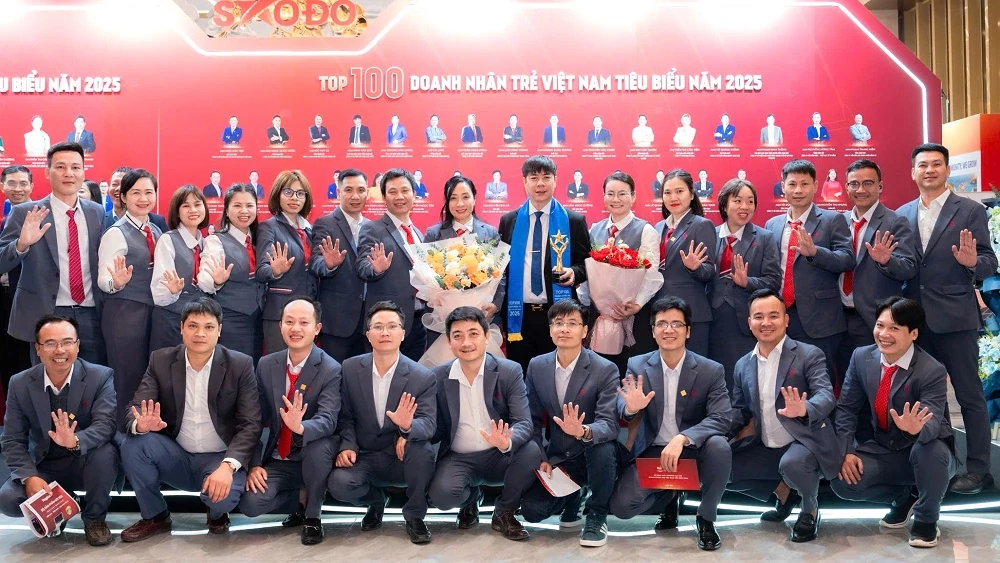 Chủ tịch HĐQT Tập đoàn Việt Hưng Ninh Văn Sức nằm trong TOP 100 Sao đỏ - Doanh nhân trẻ Việt Nam tiêu biểu năm 2025