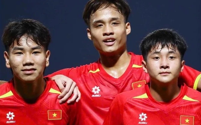 U23 Việt Nam có nguy cơ đổi địa điểm thi đấu SEA Games vì lũ lịch sử; MU thua đau Everton