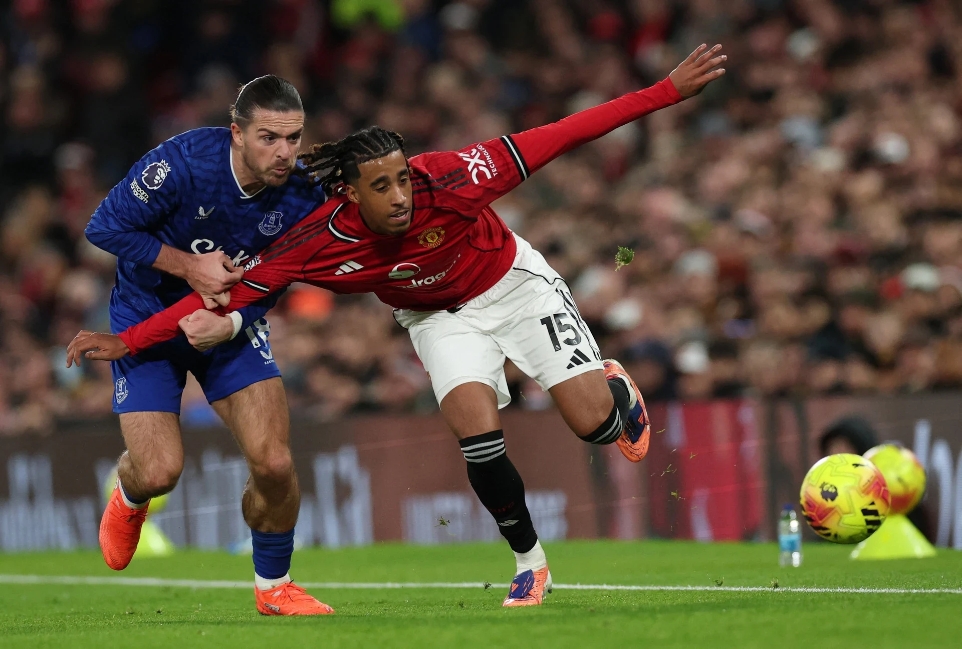 U23 Việt Nam có nguy cơ đổi địa điểm thi đấu SEA Games vì lũ lịch sử; MU thua đau Everton