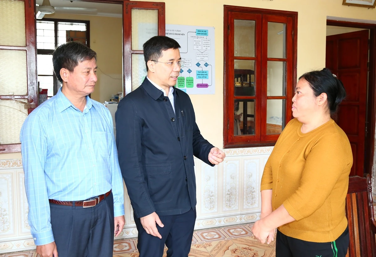 Phó Bí thư Thường trực Tỉnh ủy Nguyễn Hồng Phong thăm, tặng quà Làng Trẻ em SOS Thanh Hóa, Trung tâm Bảo trợ xã hội số 2