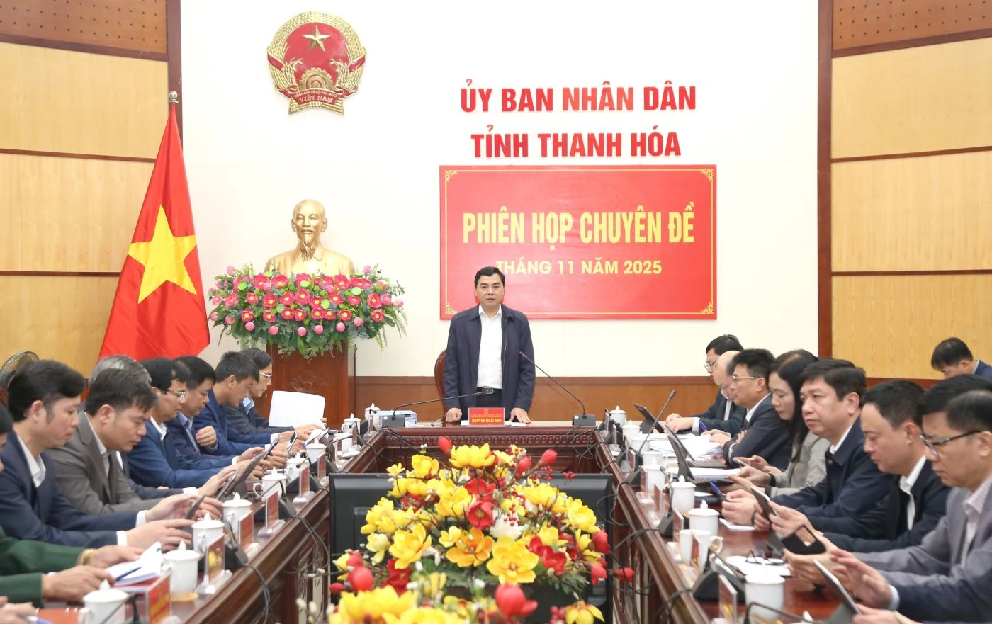 Thảo luận, cho ý kiến vào các tờ trình phục vụ công tác quản lý đất đai