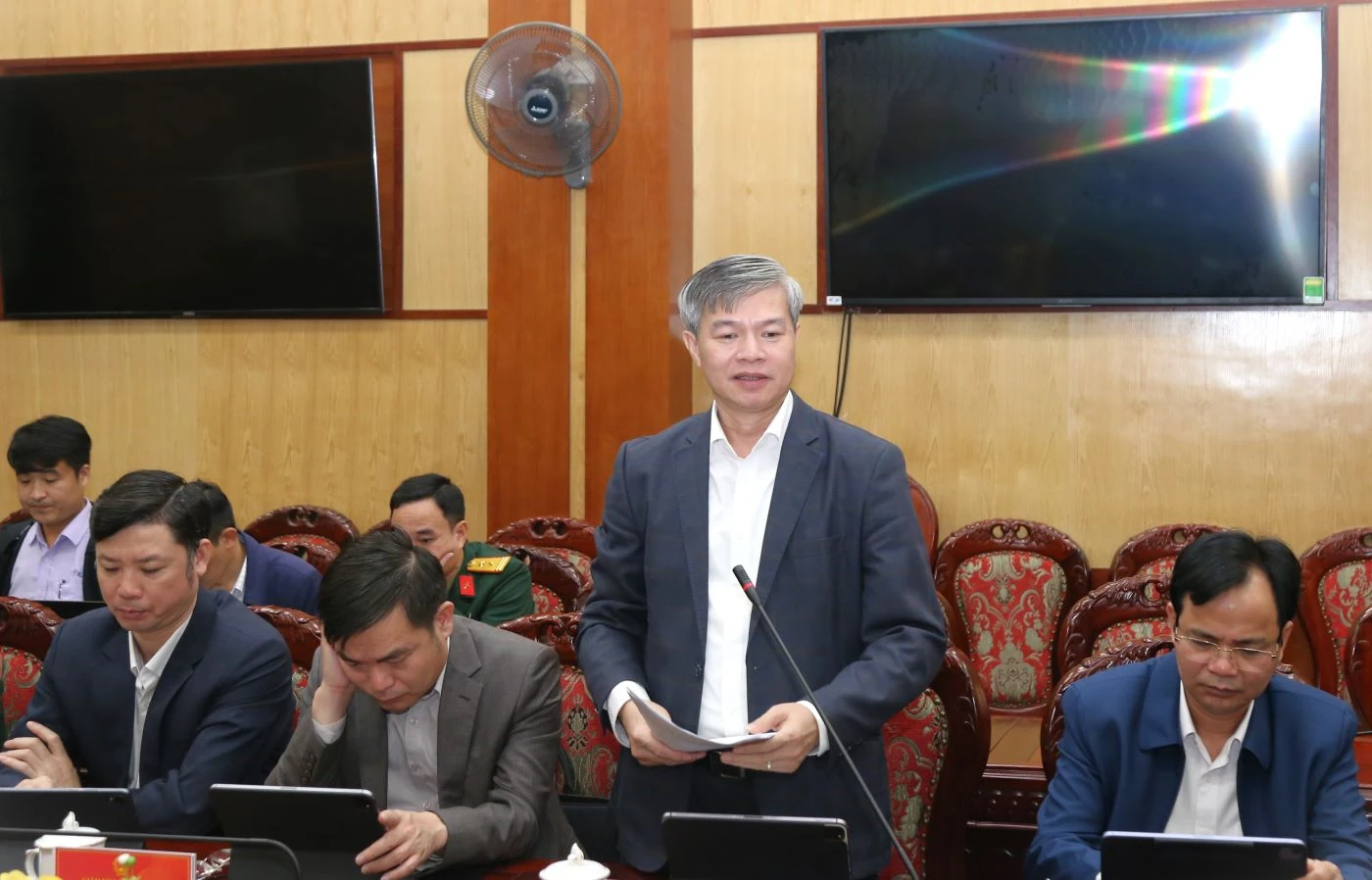 Thảo luận, cho ý kiến vào các tờ trình phục vụ công tác quản lý đất đai