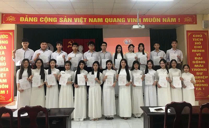 Phát triển Đảng trong học sinh ở Trường THPT Quảng Xương 4