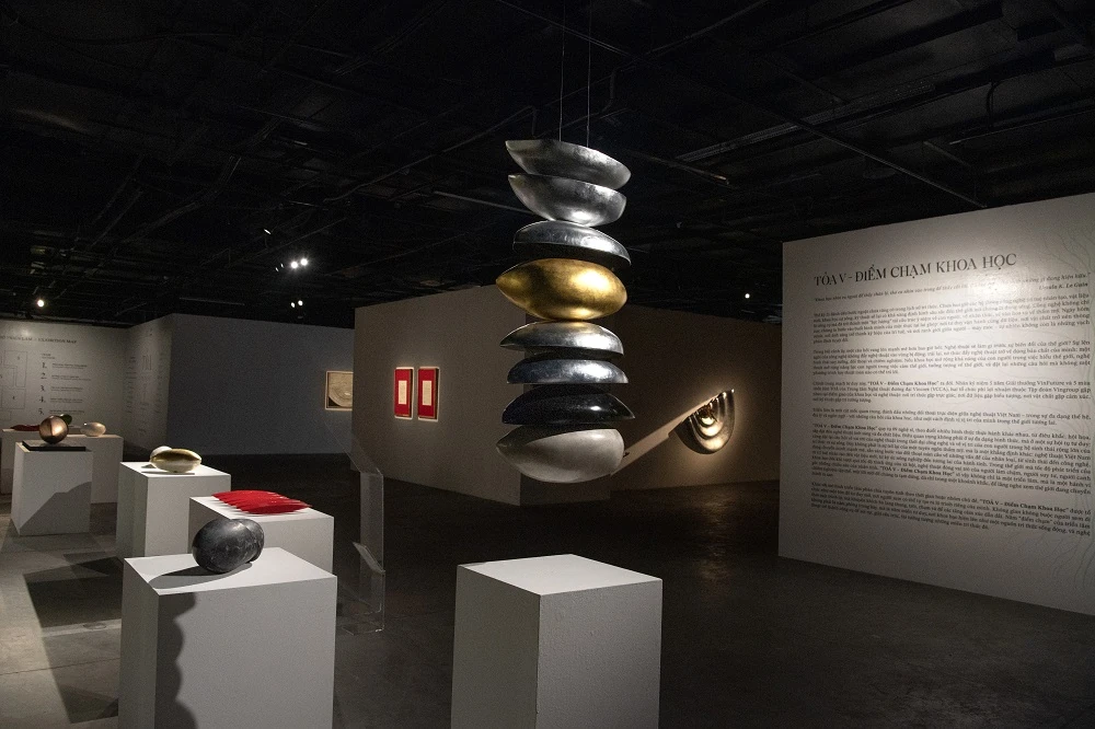 Triển lãm “Tỏa V – Điểm chạm khoa học”: Cuộc đối thoại giữa nghệ thuật và trí tuệ nhân loại