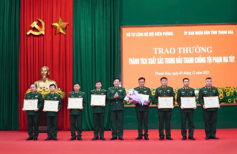 Khen thưởng BĐBP tỉnh Thanh Hóa vì thành tích xuất sắc trong đấu tranh chống tội phạm ma tuý