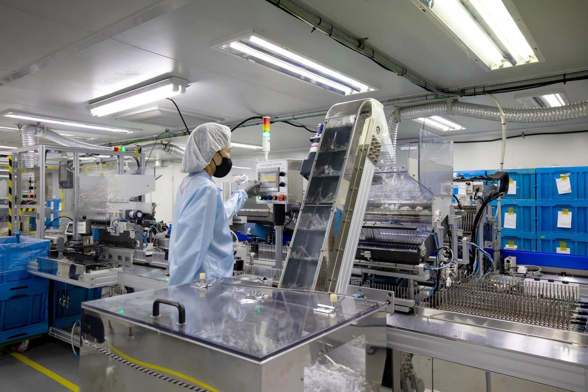 Hoạt động sản xuất của các nền kinh tế lớn ở châu Á, châu Âu suy giảm trên diện rộng