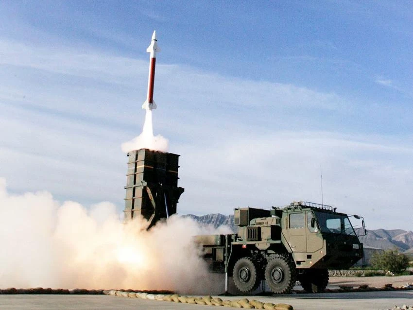 Nhật Bản xem xét xuất khẩu tên lửa cho Philippines, Trung Quốc cảnh báo căng thẳng khu vực