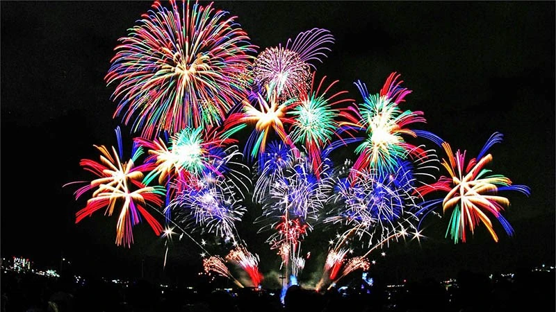 Bắn pháo hoa “Chào năm mới - 2026” tại Quảng trường Lam Sơn