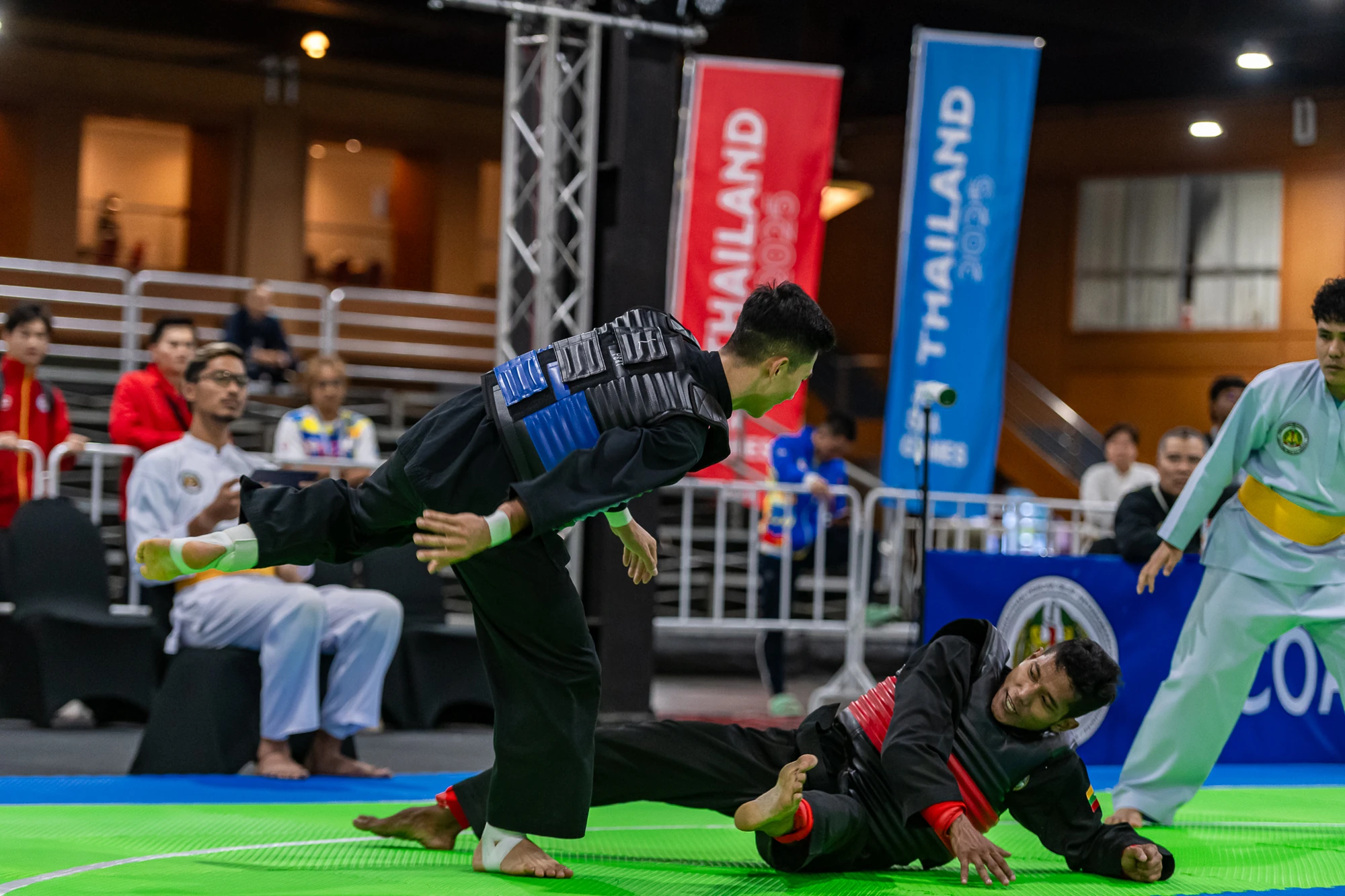 Võ sỹ xứ Thanh Vũ Văn Kiên mở màn thành công cho Pencak Silat Việt Nam