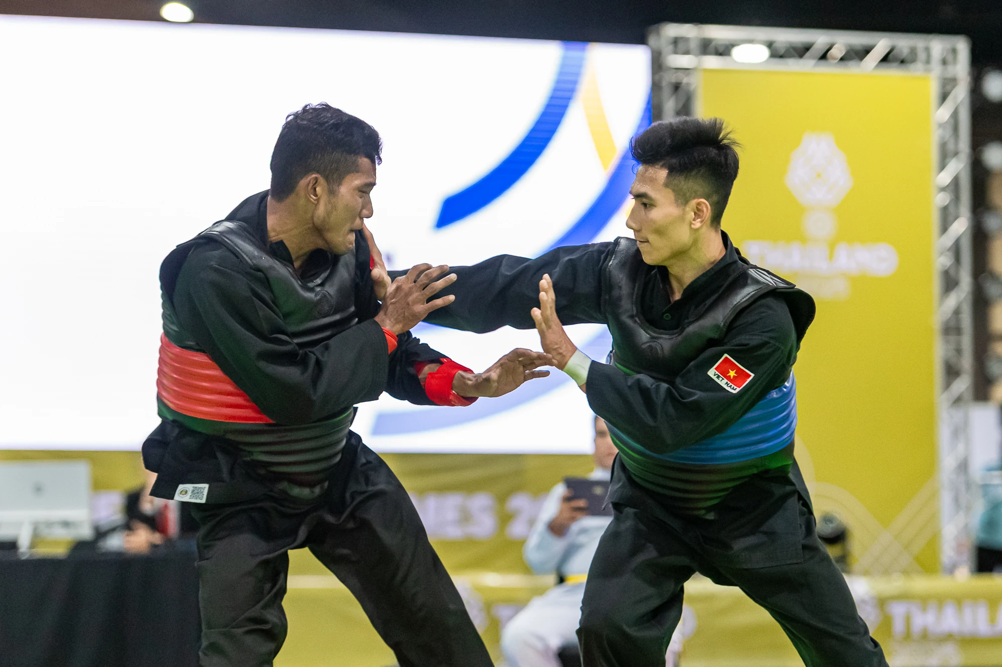Võ sỹ xứ Thanh Vũ Văn Kiên mở màn thành công cho Pencak Silat Việt Nam