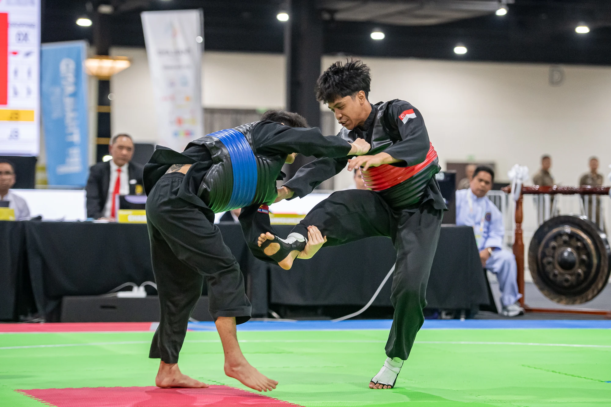 Pencak Silat Việt Nam ra quân toàn thắng ở các nội dung đối kháng SEA Games 33
